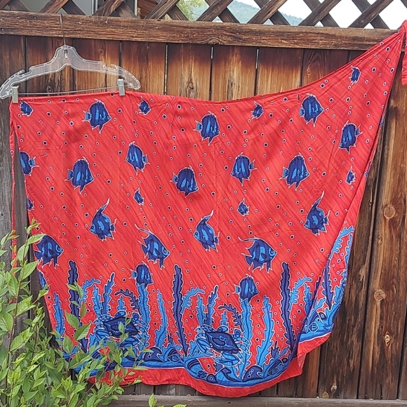 Red under the sea Sarong - Picture 5 of 8